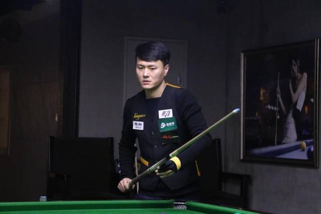 上展示了自 上展示了自